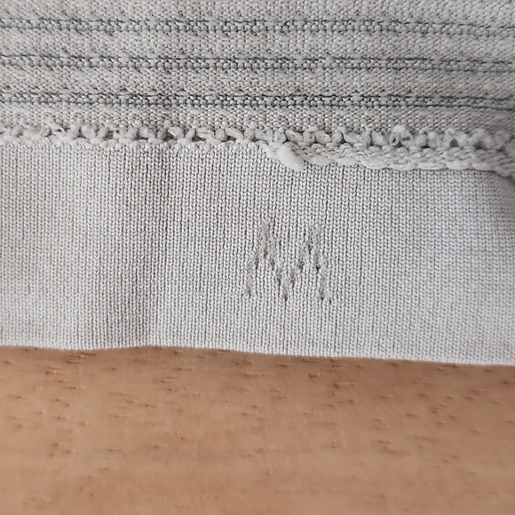 Lululemon Metal Vent - Picture 5 of 5